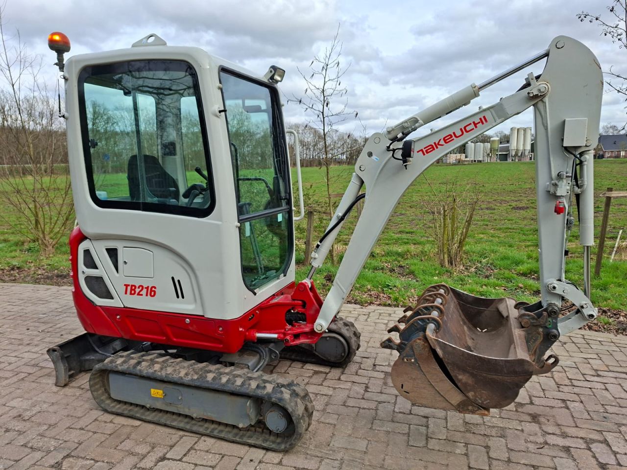 Takeuchi TB216 | bj 2022 | 2215uur | 3 bakken