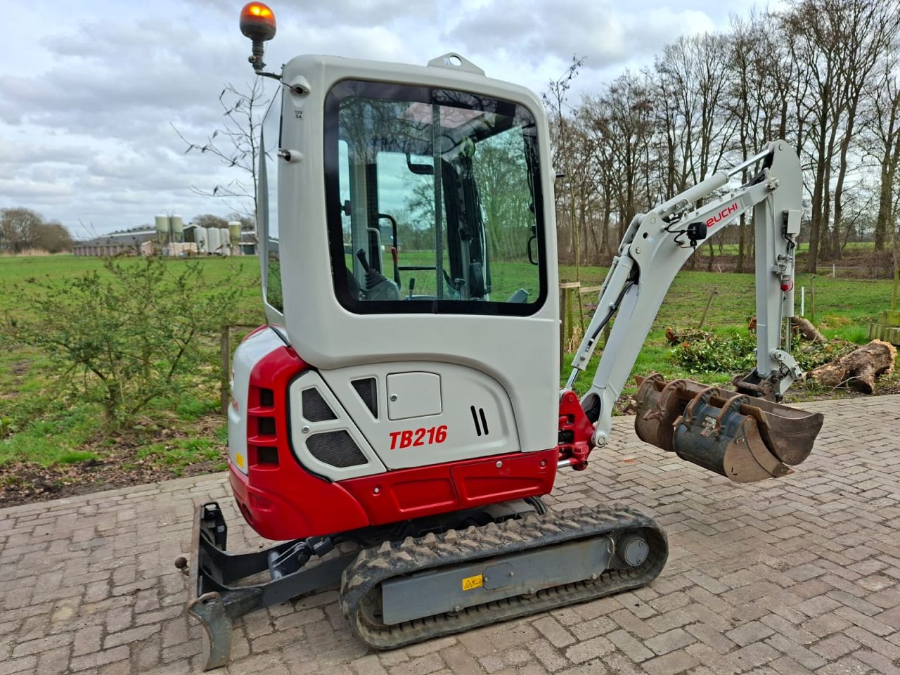 Takeuchi TB216 | bj 2022 | 2215uur | 3 bakken