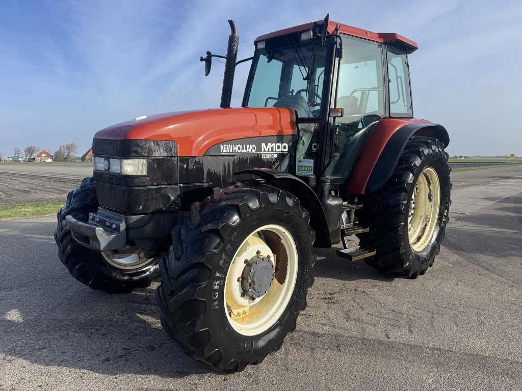 New Holland M100