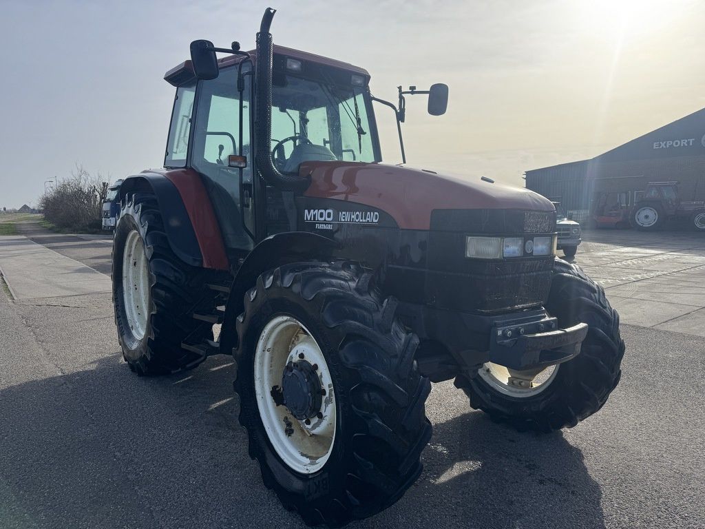 New Holland M100