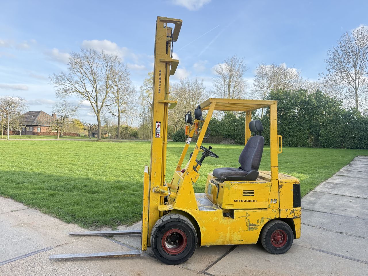 Mitsubishi 1800KG diesel heftruck 500cm semi ruw terrein