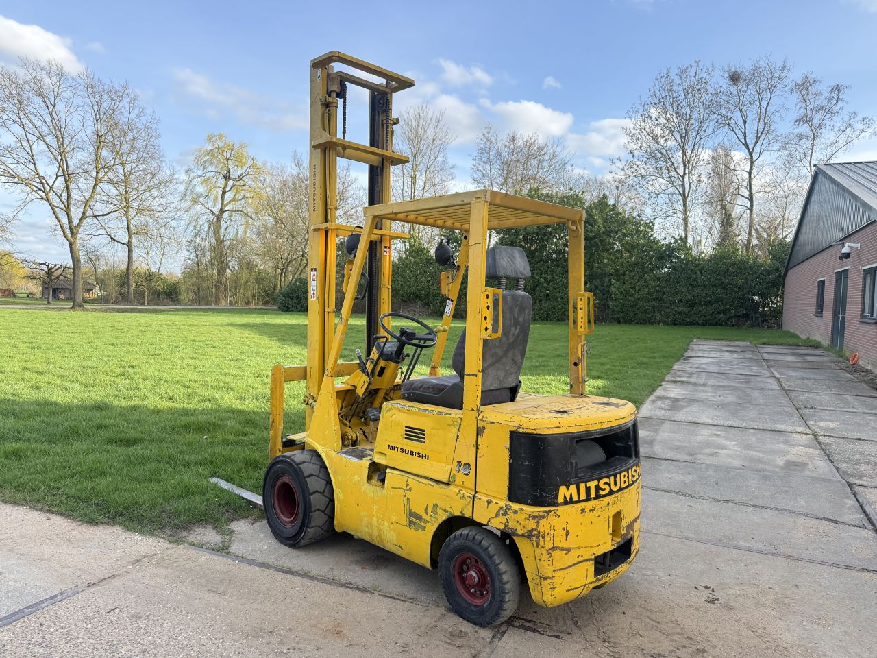 Mitsubishi 1800KG diesel heftruck 500cm semi ruw terrein