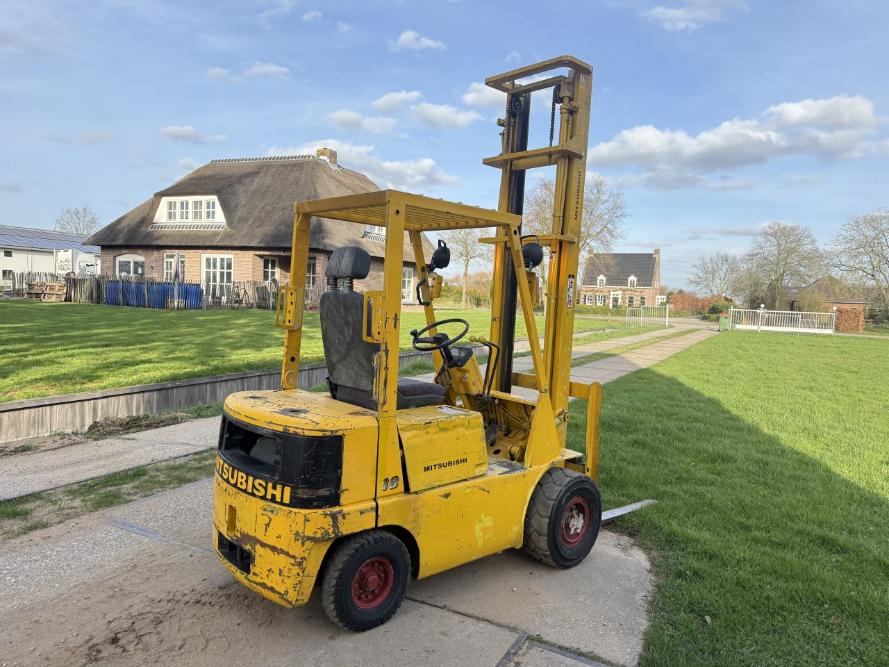 Mitsubishi 1800KG diesel heftruck 500cm semi ruw terrein