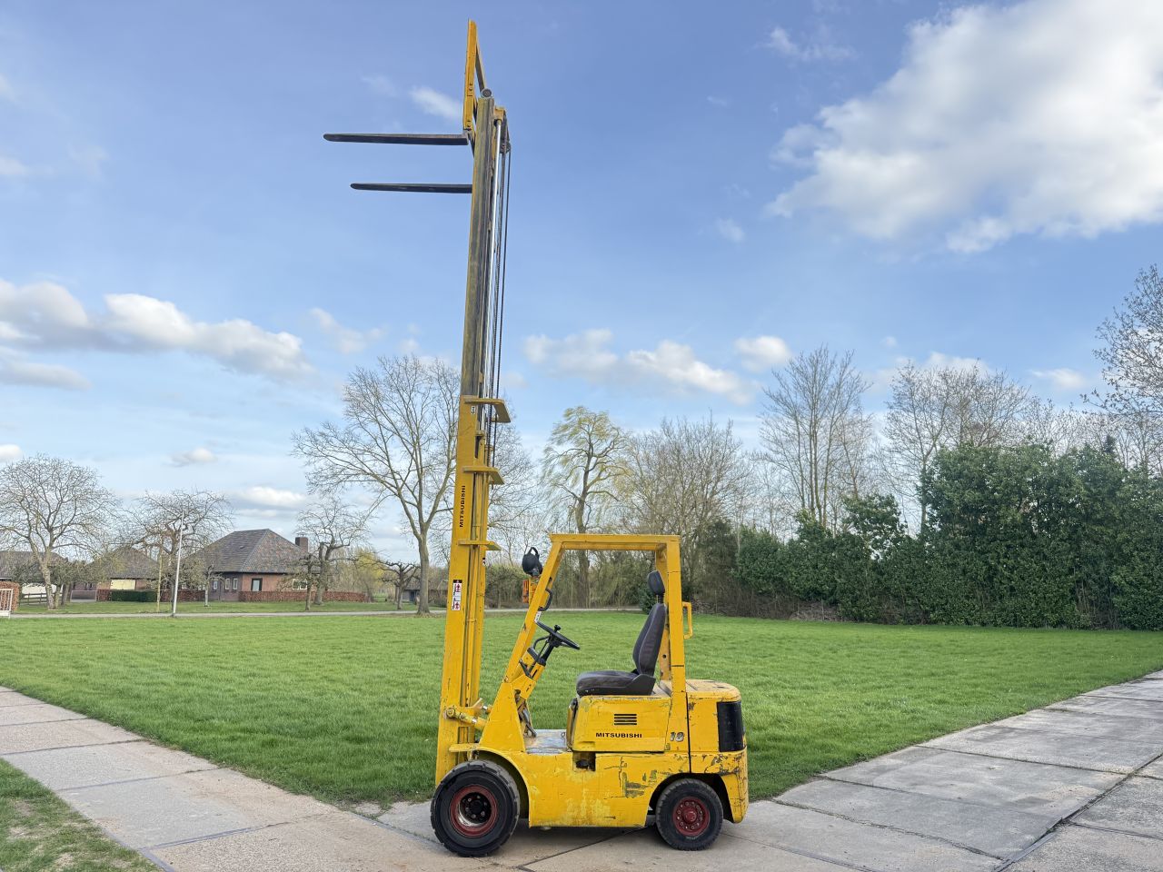 Mitsubishi 1800KG diesel heftruck 500cm semi ruw terrein