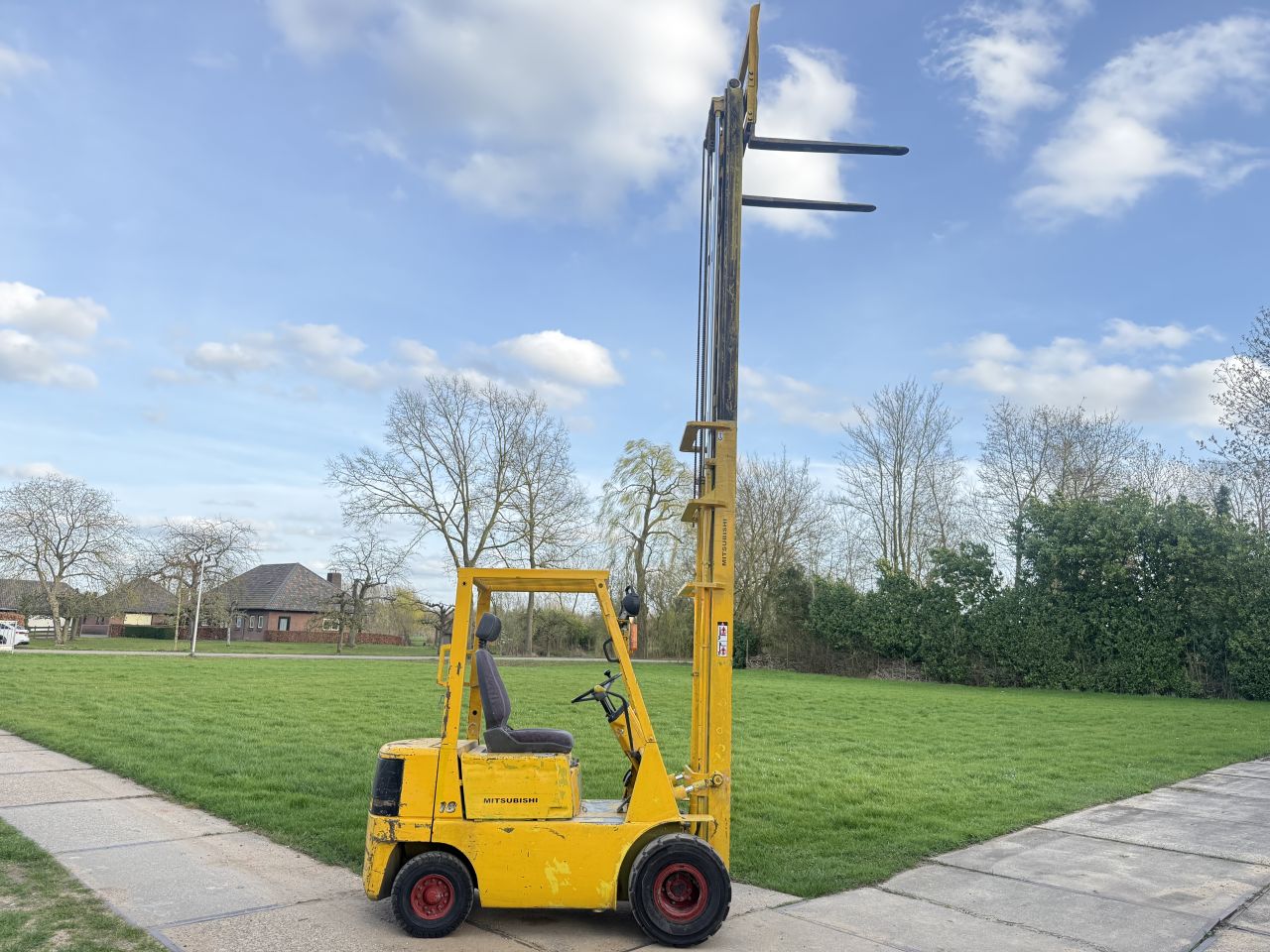 Mitsubishi 1800KG diesel heftruck 500cm semi ruw terrein