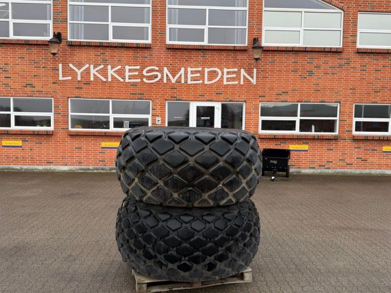 Goodyear 28.1 X 26