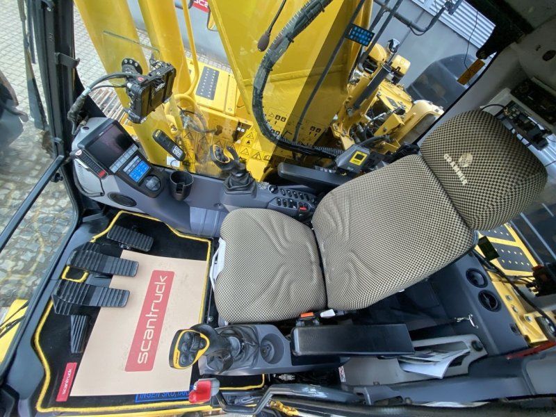 Komatsu PC240LC-11EO