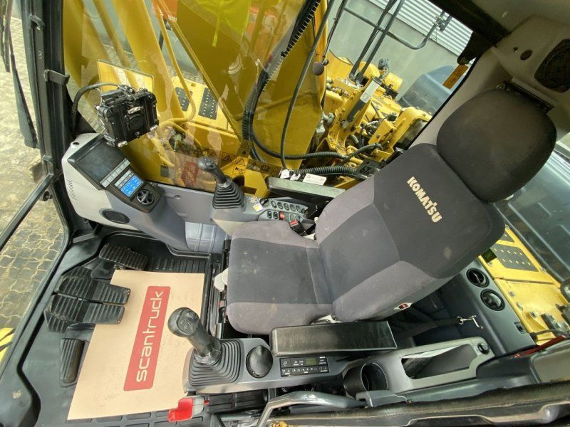 Komatsu PC210LC-11