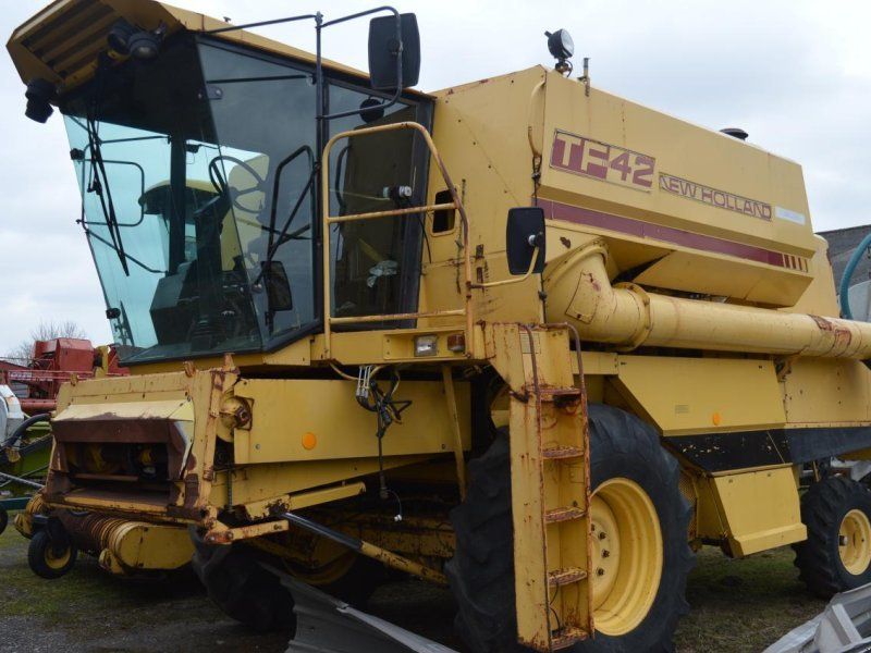 New Holland TF 42