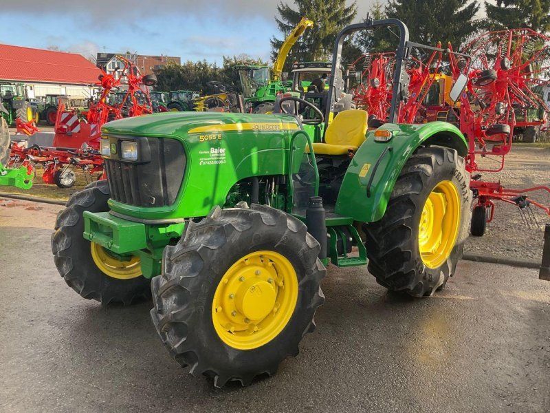 John Deere 5055 E