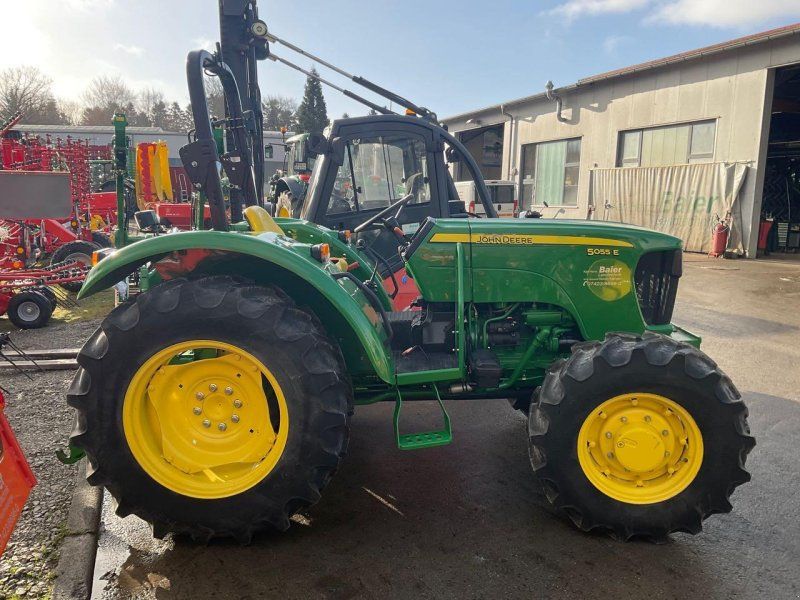 John Deere 5055 E