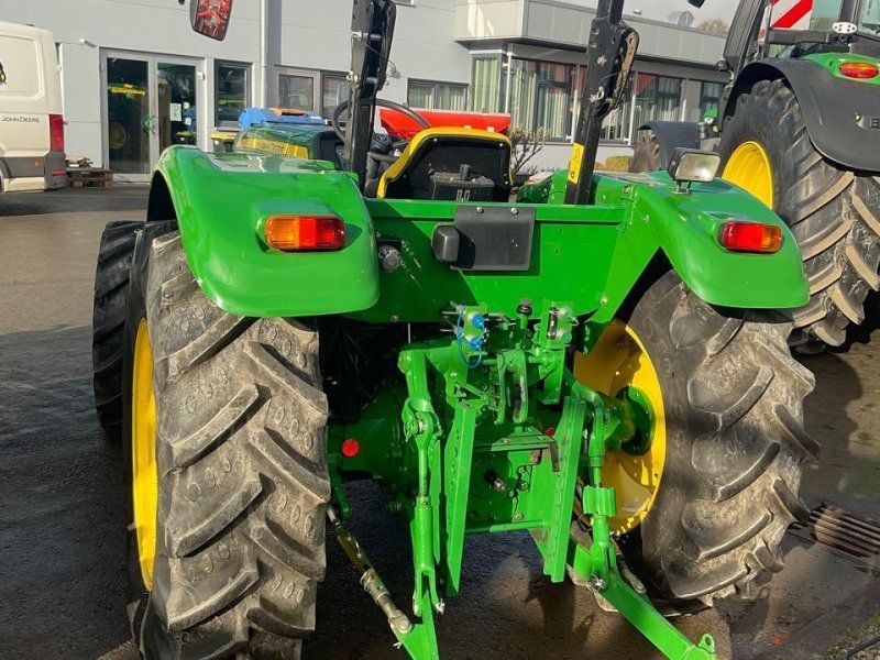 John Deere 5055 E