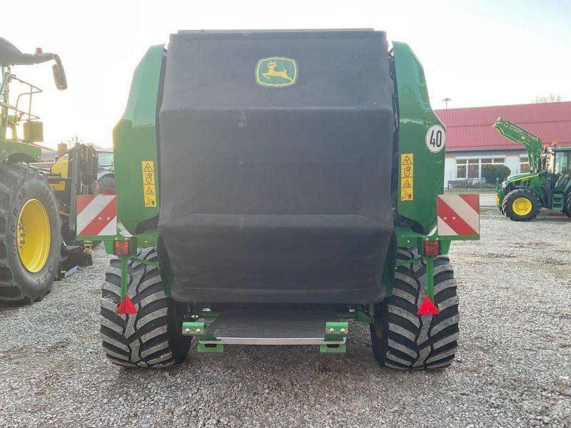 John Deere V451R
