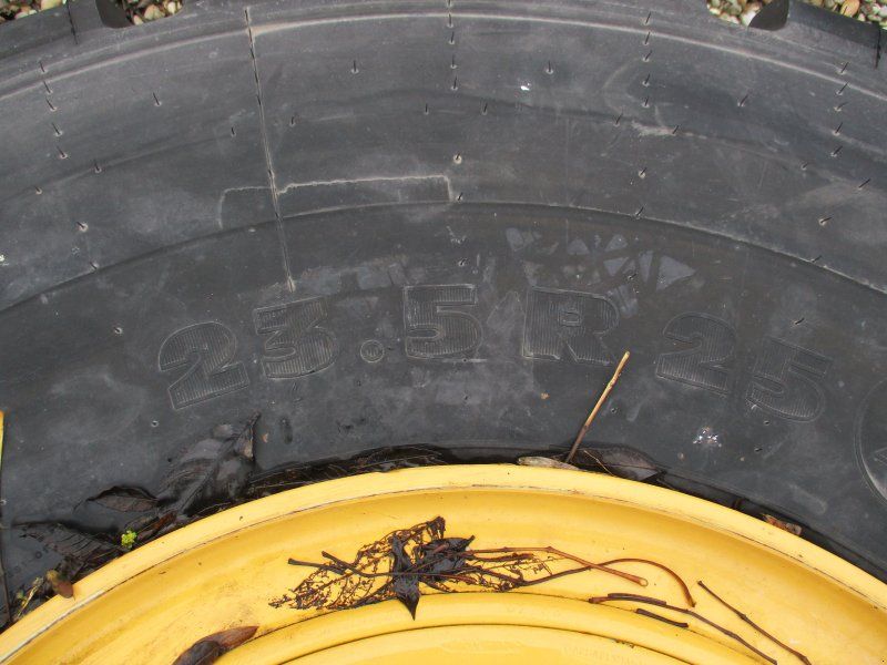 Liebherr er Michelin Reifen 23.5 R 25 mit er Felge