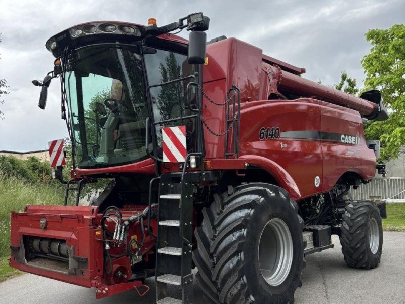 Case IH axial-flow 6140