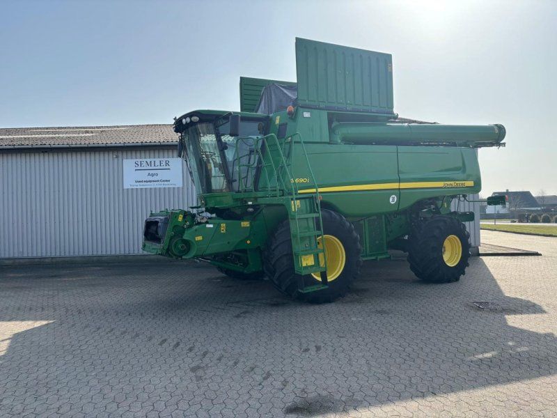 John Deere S690
