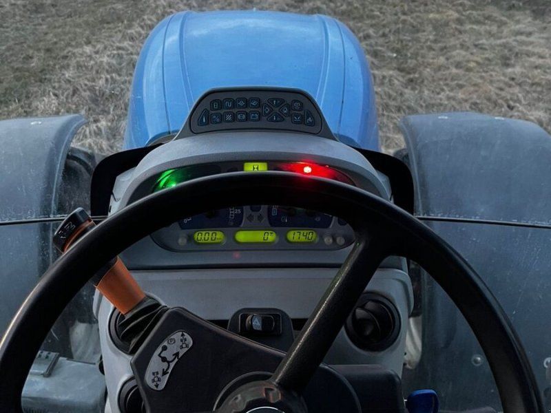 New Holland T 7030