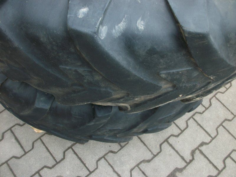 Michelin 13.6 R28 auf Felge