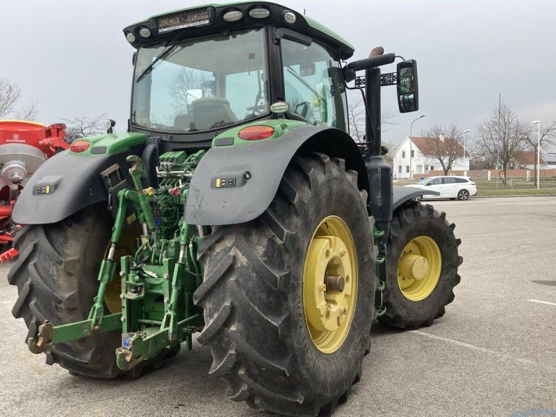 John Deere 6215R