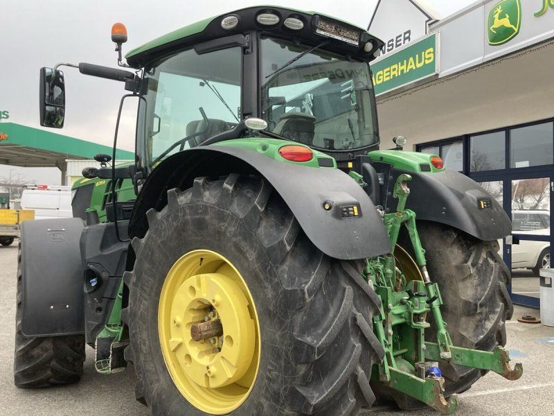 John Deere 6215R