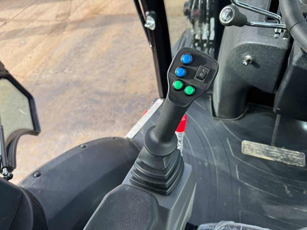 HexL 420x 4WD - UNUSED! Telescopic - 4/1 Bucket +