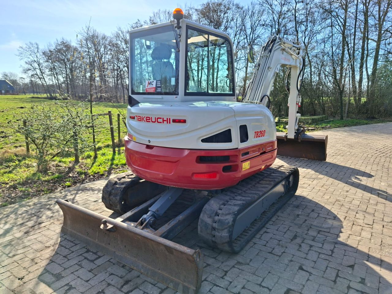 Takeuchi TB260 | bj2017 | 5117 uur | 2 bakken