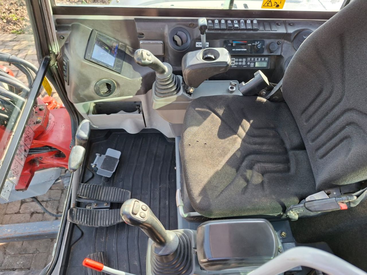 Takeuchi TB260 | bj2017 | 5117 uur | 2 bakken