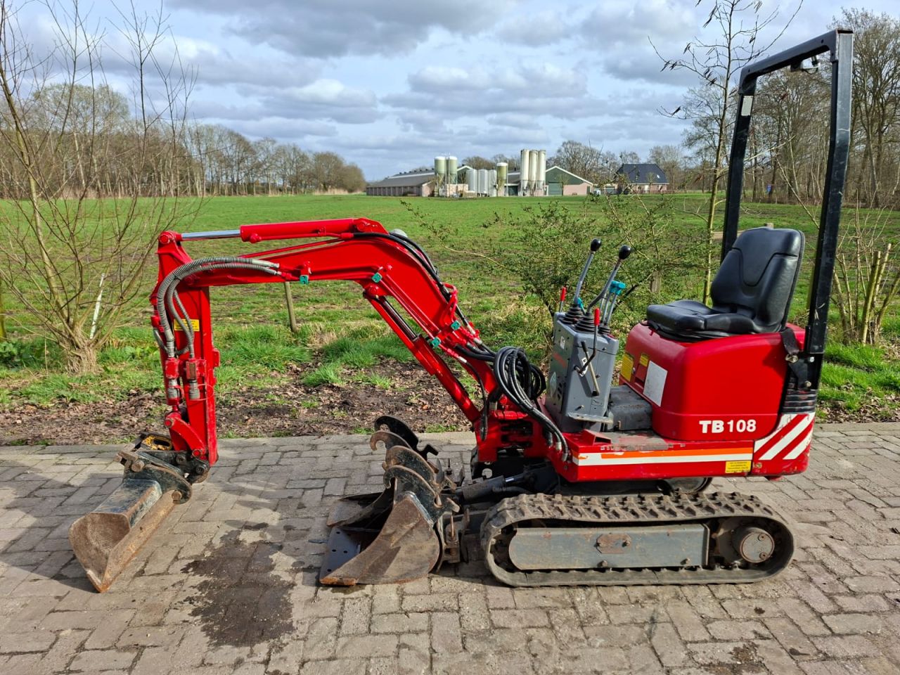 Takeuchi TB108 | bj2006 | 1558uur | Sloopsorteer functie