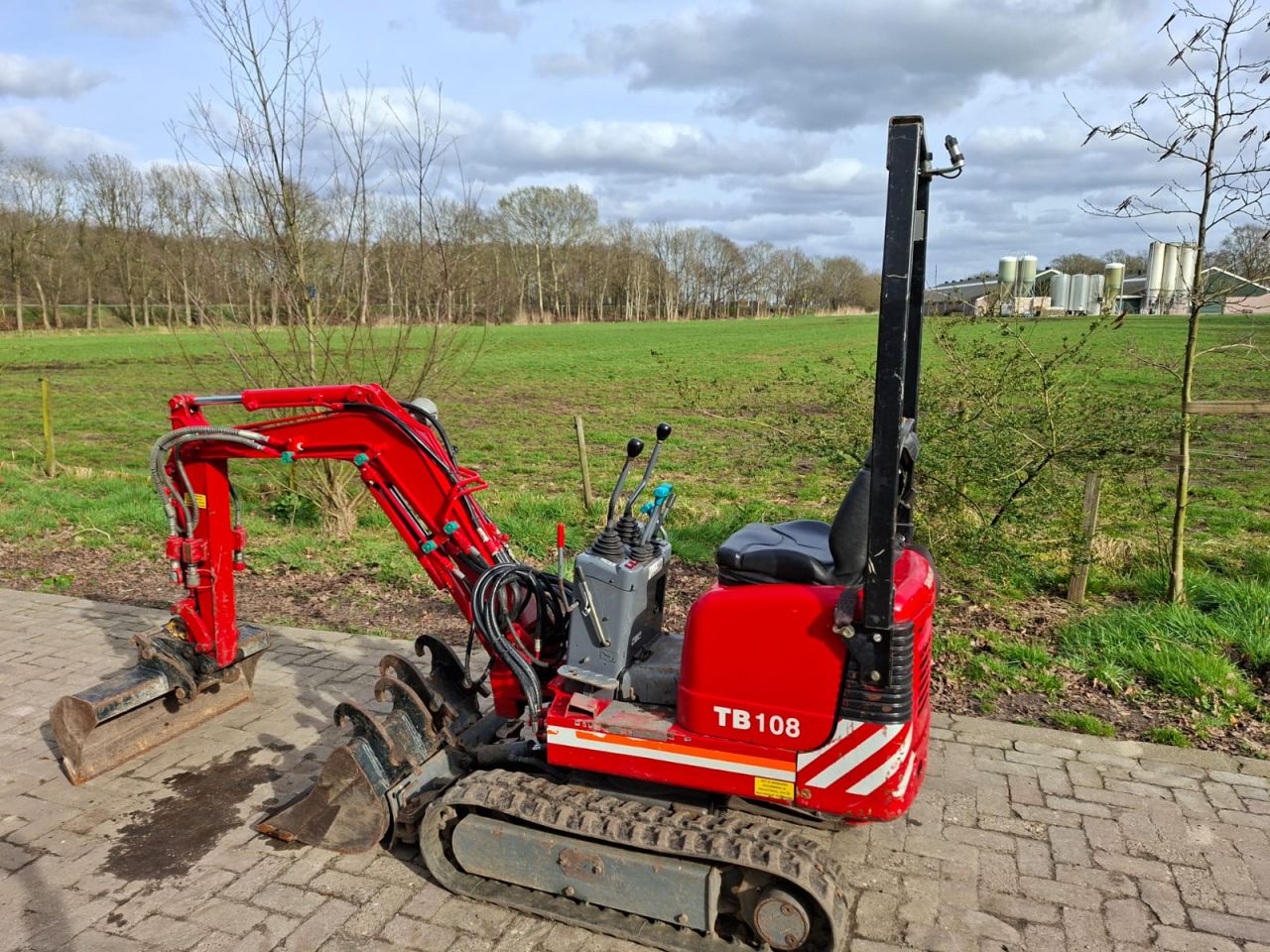 Takeuchi TB108 | bj2006 | 1558uur | Sloopsorteer functie