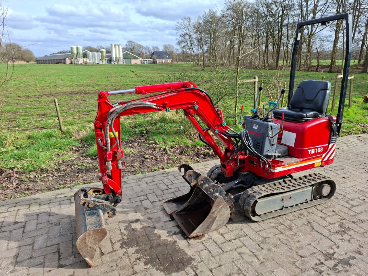 Takeuchi TB108 | bj2006 | 1558uur | Sloopsorteer functie