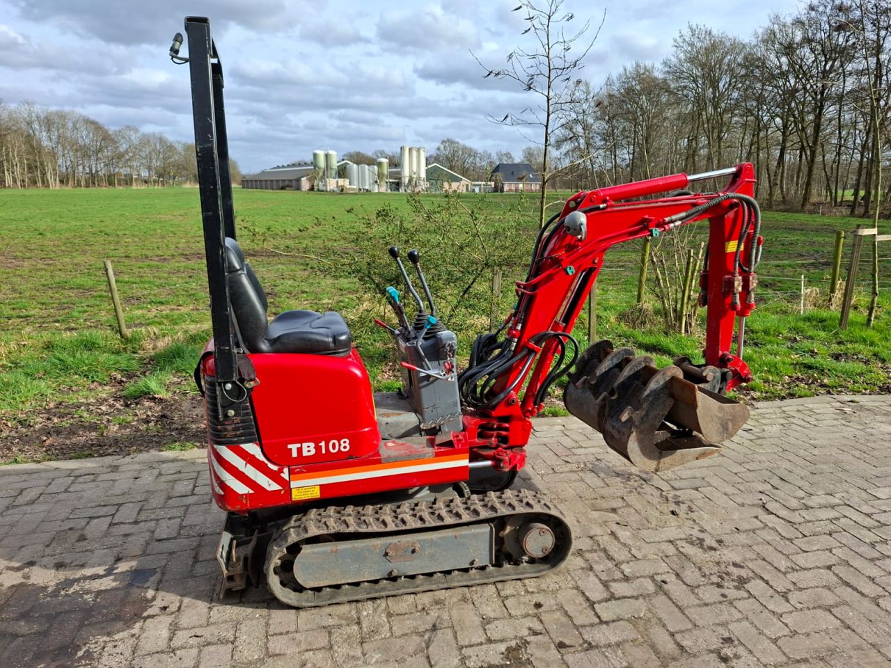 Takeuchi TB108 | bj2006 | 1558uur | Sloopsorteer functie