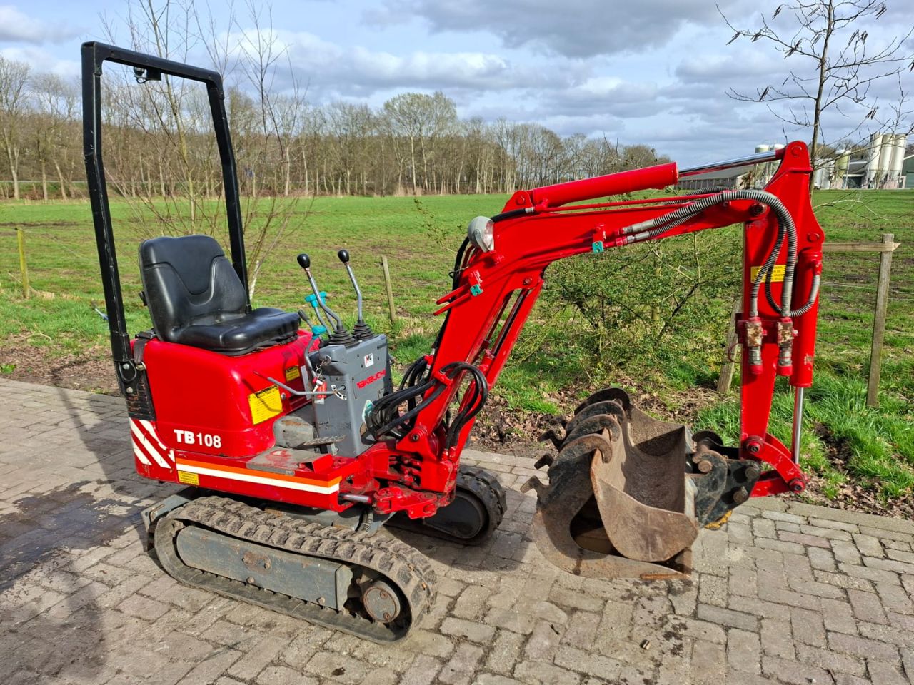 Takeuchi TB108 | bj2006 | 1558uur | Sloopsorteer functie