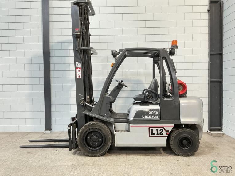 Forklifts LPG Nissan UGD 02 A 30 PQ 2007 Triplex