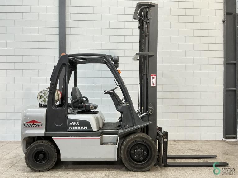 Forklifts LPG Nissan UGD 02 A 30 PQ 2007 Triplex