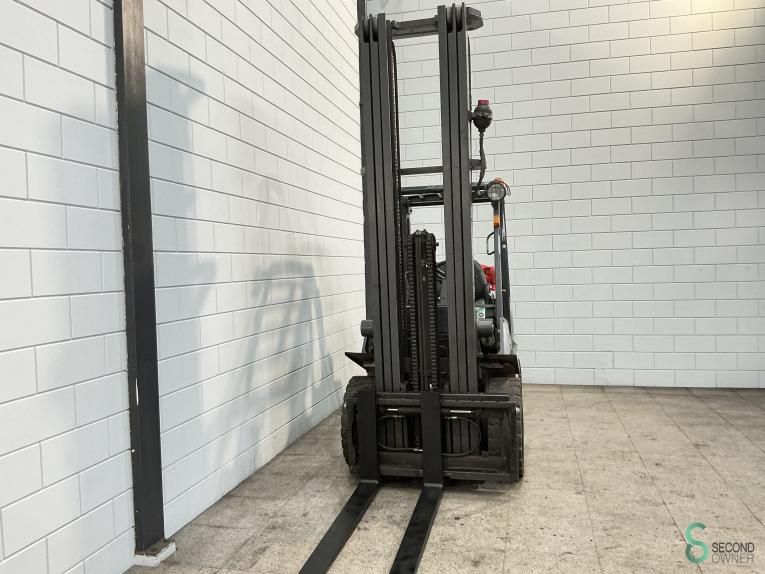 Forklifts LPG Nissan UGD 02 A 30 PQ 2007 Triplex