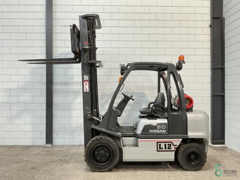 Forklifts LPG Nissan UGD 02 A 30 PQ 2007 Triplex