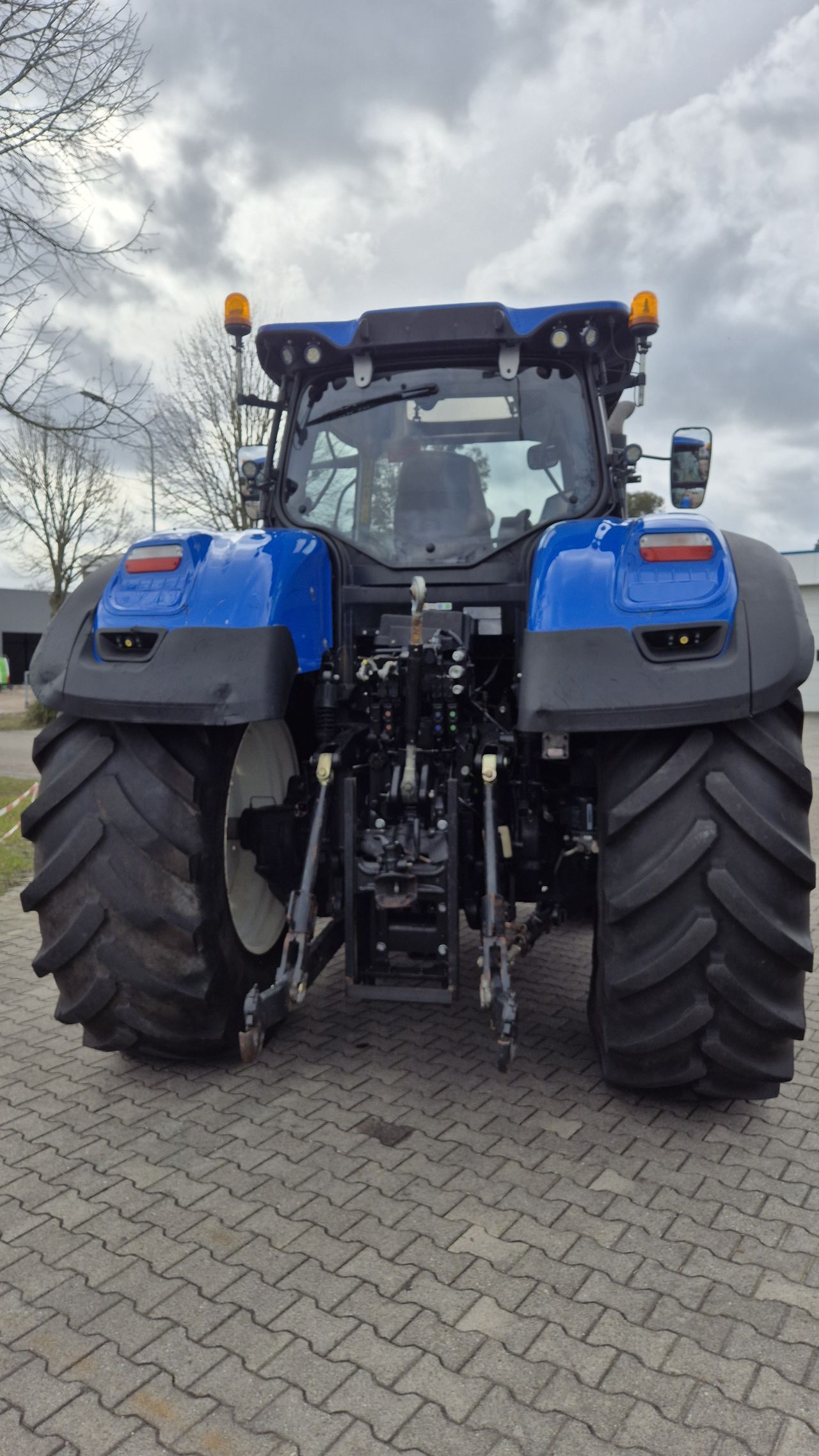 New Holland T7.315 HD AC met Fronthef en Lucht