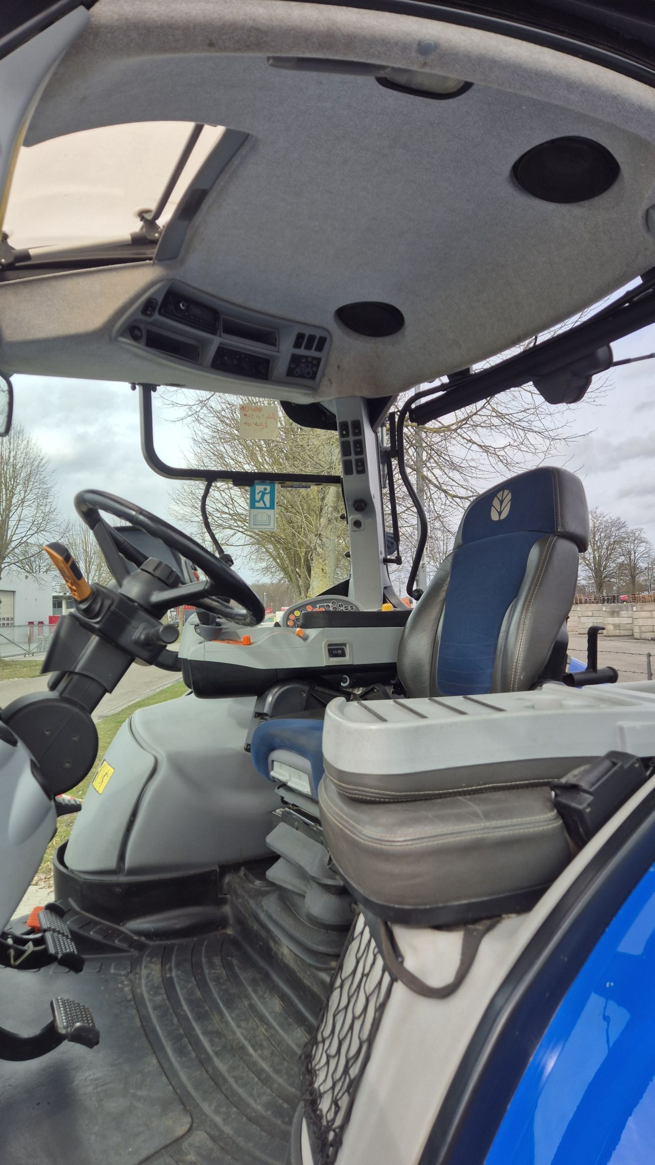 New Holland T7.315 HD AC met Fronthef en Lucht