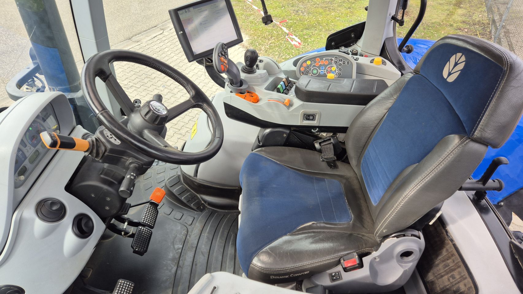 New Holland T7.315 HD AC met Fronthef en Lucht