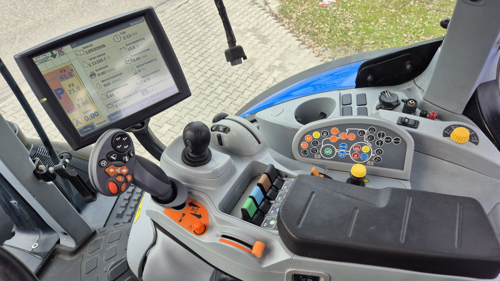 New Holland T7.315 HD AC met Fronthef en Lucht