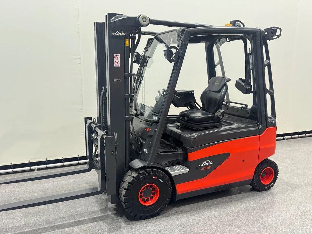 Linde 387 E 25 L-01. Inclusief nieuwe accu
