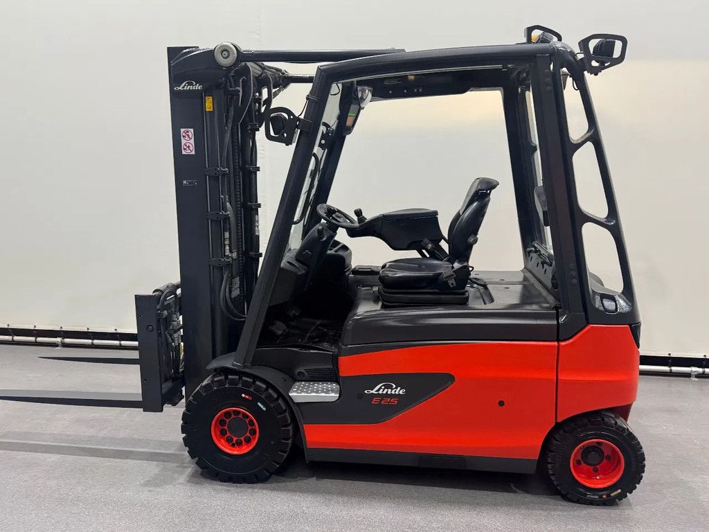 Linde 387 E 25 L-01. Inclusief nieuwe accu