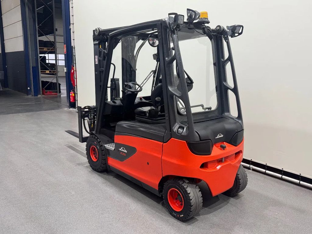 Linde 387 E 25 L-01. Inclusief nieuwe accu