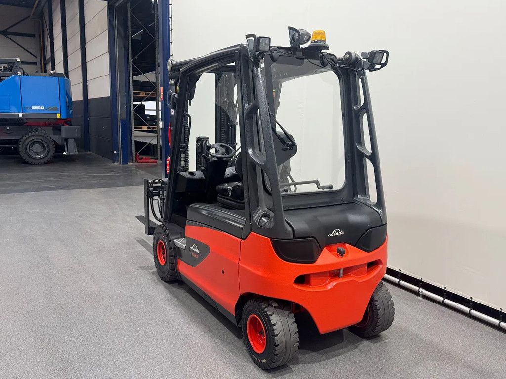 Linde 387 E 25 L-01. Inclusief nieuwe accu