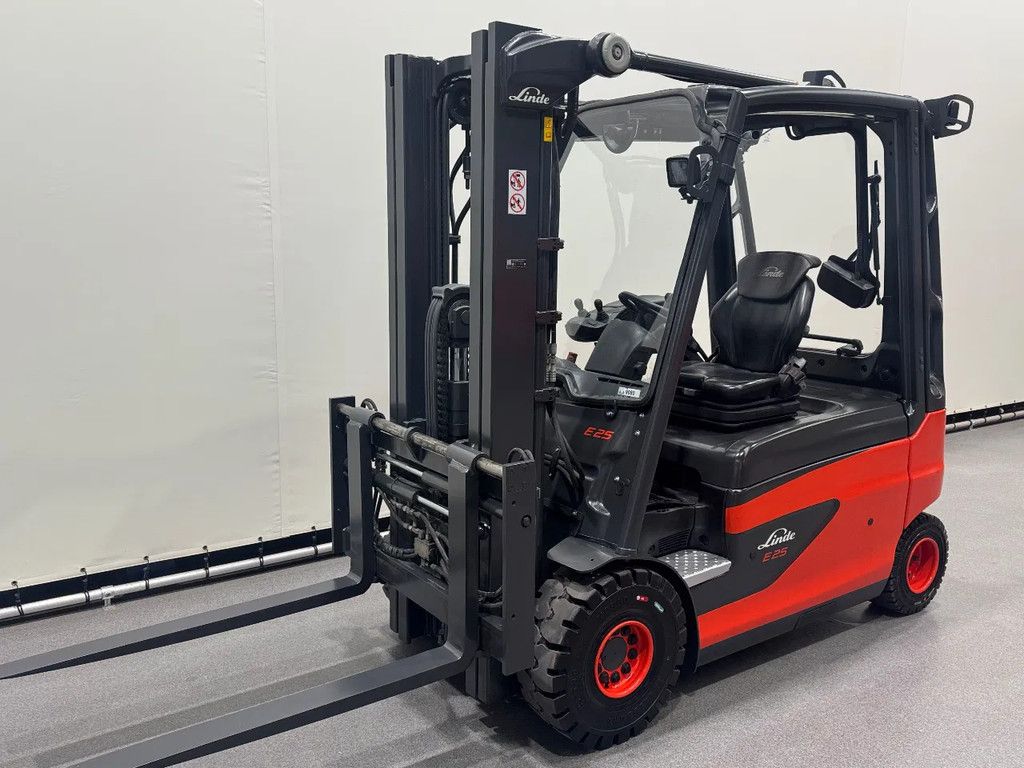 Linde 387 E 25 L-01. Inclusief nieuwe accu