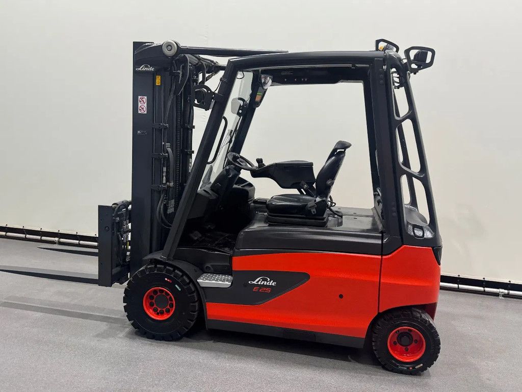 Linde 387 E 25 L-01. Inclusief nieuwe accu