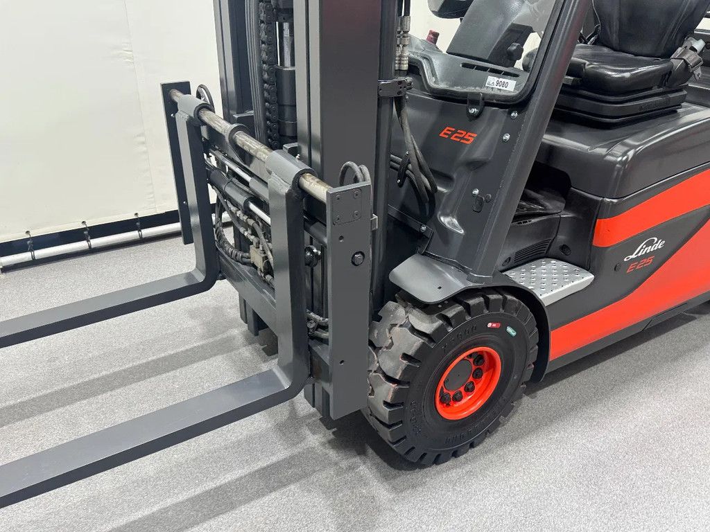 Linde 387 E 25 L-01. Inclusief nieuwe accu
