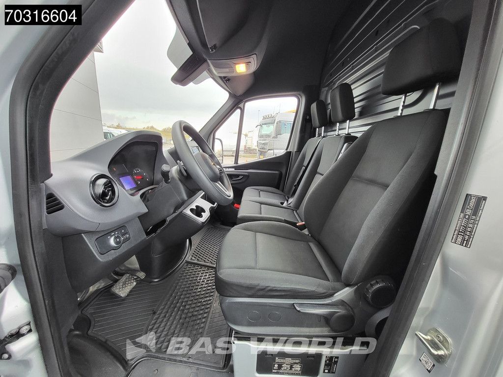 Mercedes Sprinter 215 CDI COMING SOON! Automaat 150pk L2H2 MBUX Camera Airco Parkeersensoren CarPlay Euro6 L2 12m3 Klima