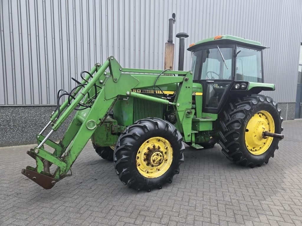 John Deere 4450 4wd with loader