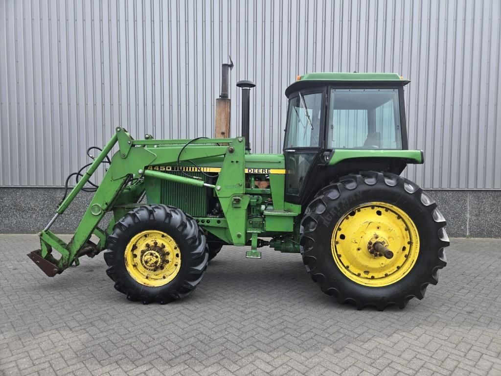 John Deere 4450 4wd with loader